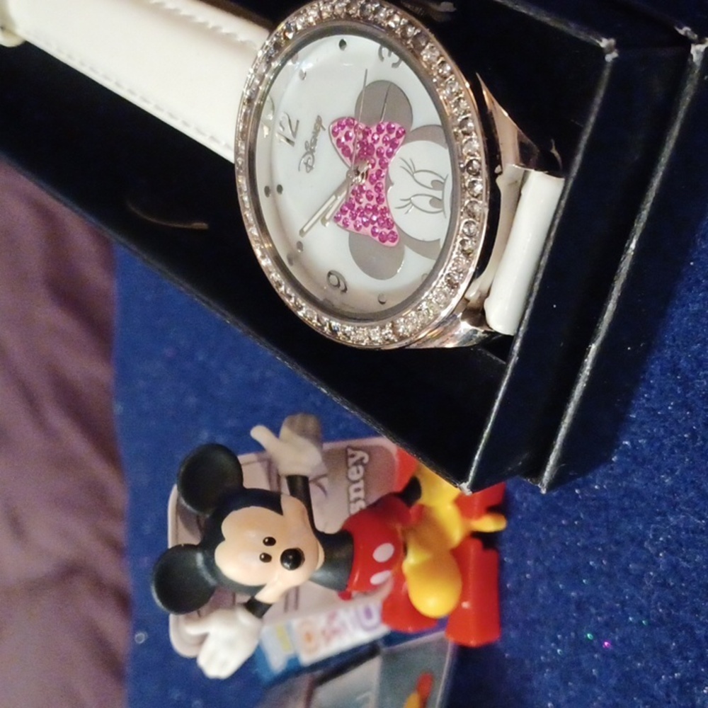 Vintage Minnie Mouse Watch (and tiny Mickey ♥️ too!)